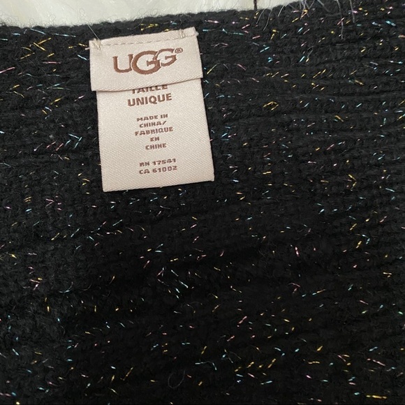 UGG Cable Fringe Scarf Blk Metallic $145 - Picture 6 of 7